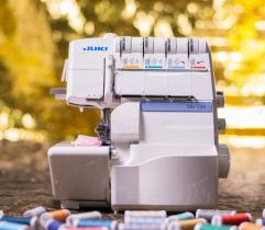 Nähmaschine Overlock JUKI MO-735 + Gutschein für 100 PLN + Muster A4