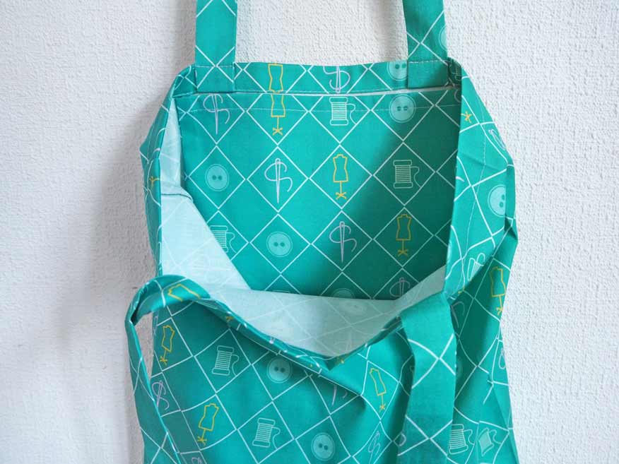 Szyjemy eko torbę oraz torbo-plecak z zaprojektowanej i wydrukowanej tkaniny.