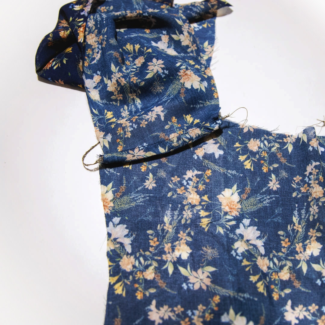 Instrukcja szycia sukienki z wiskozy (Kocham szycia 7/2019 model 123) by Mama Tworzy